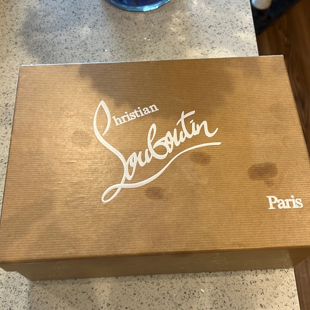So Kate Louboutin size 39 in Nude Patent